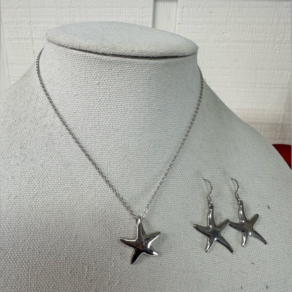 Abstract silvertone starfish necklace and earrings set - Picture 2 of 4